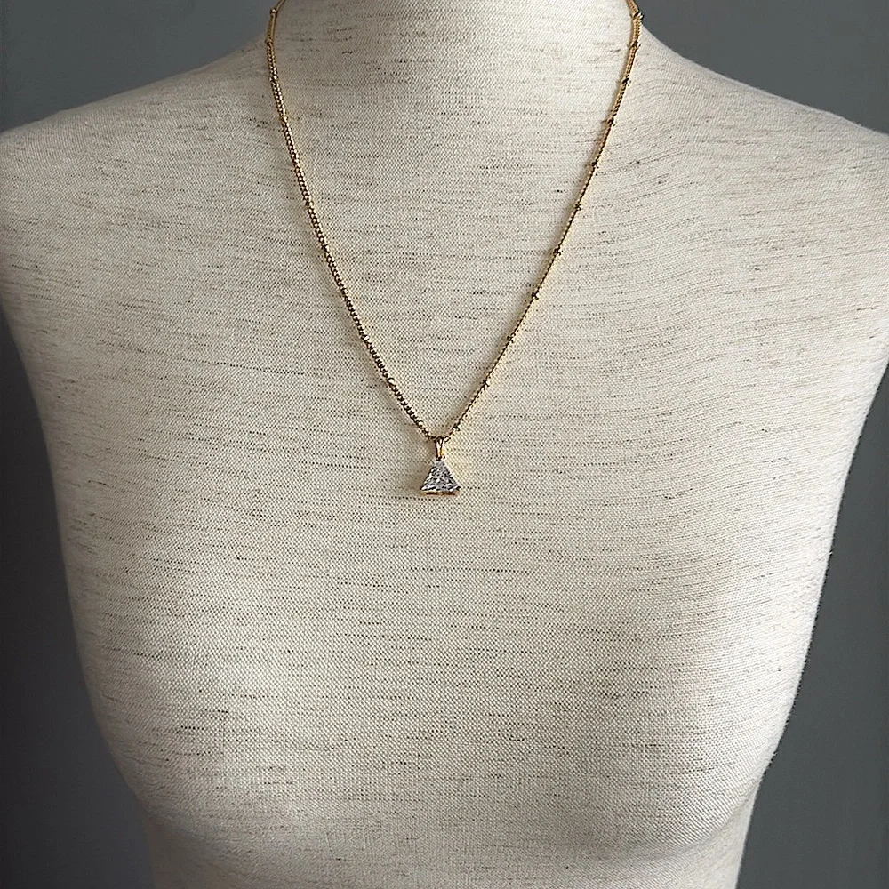 VANESSA MOONEY THE TRIANGLE DIAMOND NECKLACE